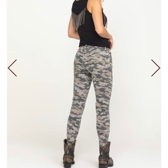 Idyllwind Camo Skinny Jeans with Studs NEW $65 - Picture 1 of 6